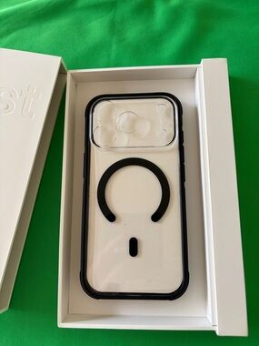 D Brand Ghost Case 2.0 Protective Phone Case - White for I Phone 17 Pro
